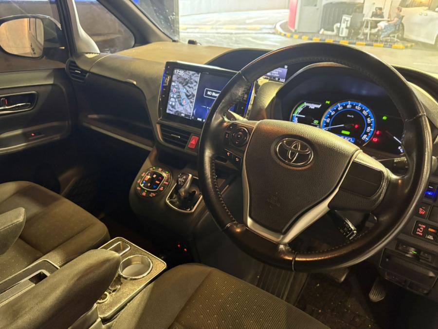 Voxy Hybrid 1.8 - Image 3